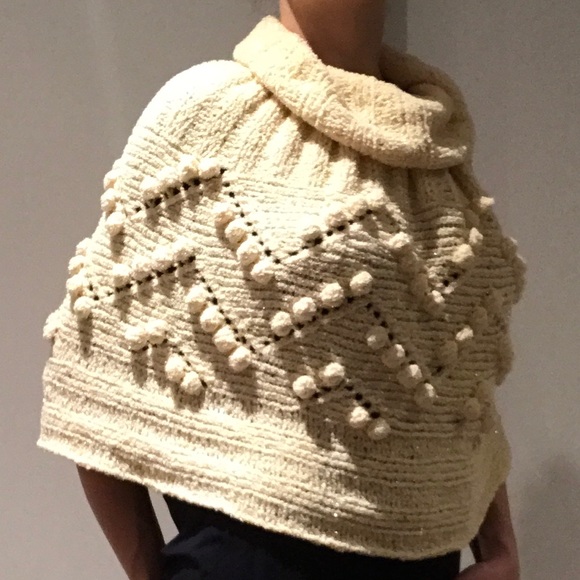 Handmade Ivory Wool Poncho - Picture 2 of 8